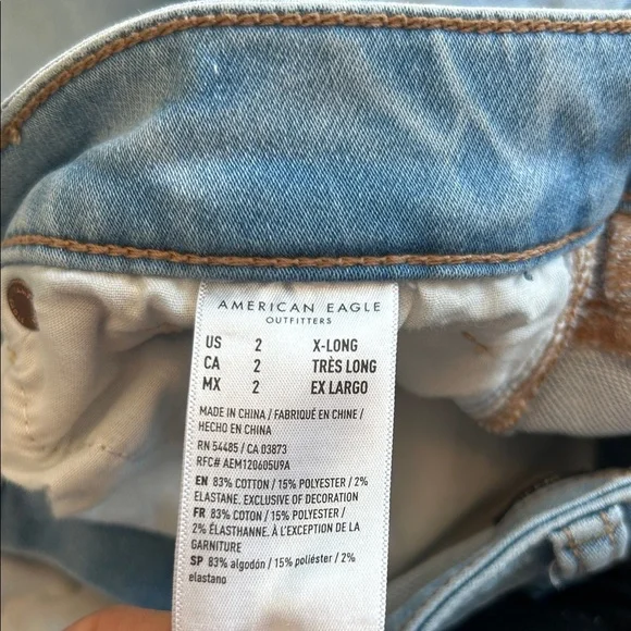 American Eagle Outfitters Soft Knit Mom Jeans |Light Wash | Size 2 XL - Picture 8 of 9